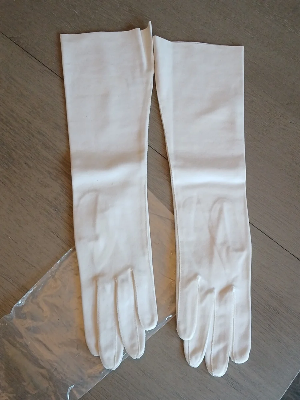 Crelon By Crescendoe Ivory Nylon Gloves